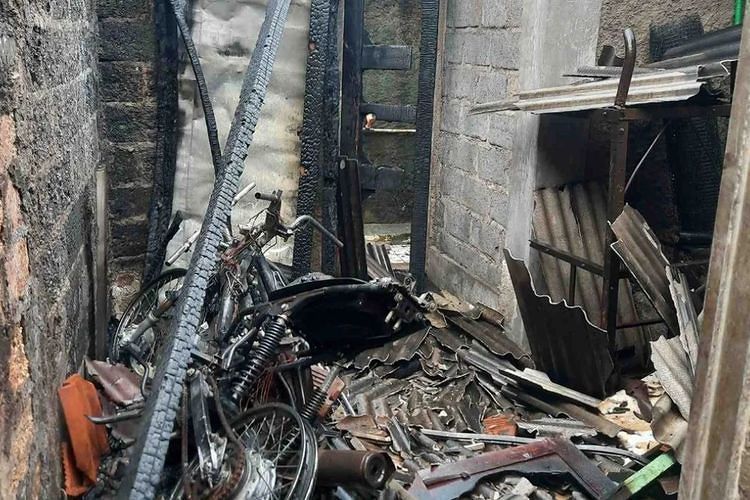 Kebakaran Rumah di Tapomas Depok, 4 Unit Mobil Damkar Diturunkan