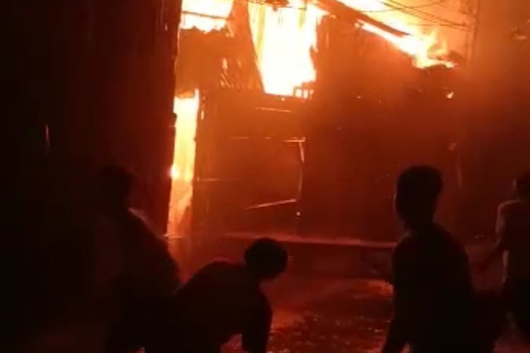 Kebakaran Pabrik Sablon di Cengkareng, 14 Damkar Dikerahkan
