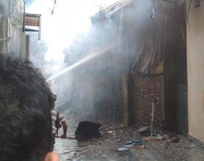 Puluhan Kios di Pasar Inpres Titi Kuning Medan Terbakar