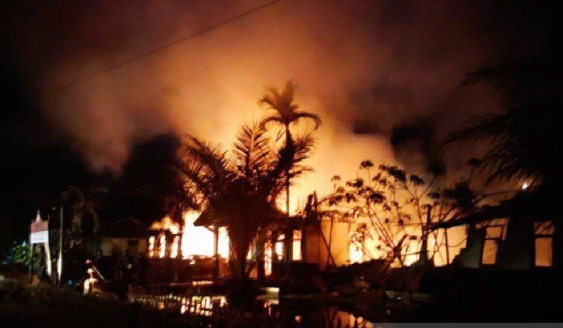 Kebakaran 10 Rumah di Makasar, 28 Unit Mobil Damkar Dikerahkan