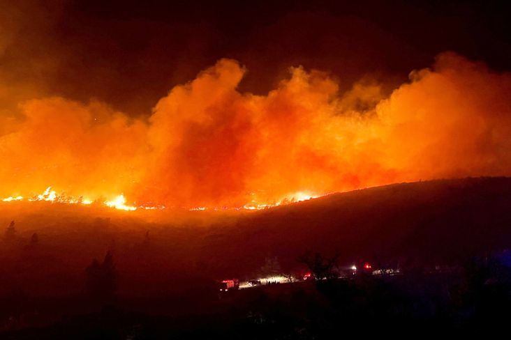 Kebakaran Hutan Dekat Athena, Ratusan Warga Dievakuasi