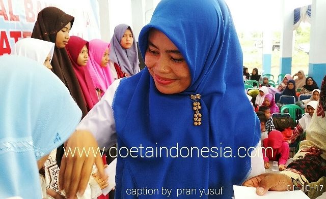 MENYANTUNI ANAK YATIM AKAN DEKAT DENGAN NABI DI SURGA