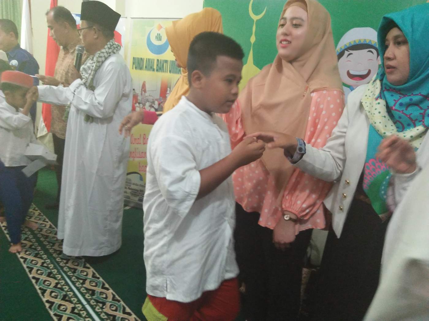 Jelang Ajaran Baru Yayasan PABU Santuni Yatim Perlengkapan Sekolah