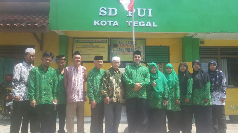 Ketua Umum PUI Kunjungi SD PUI Kota Tegal