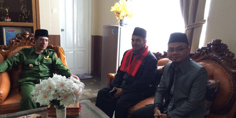 Ketua umum PUI ceramah umum pada pesantren eksekutif di halmahera selatan