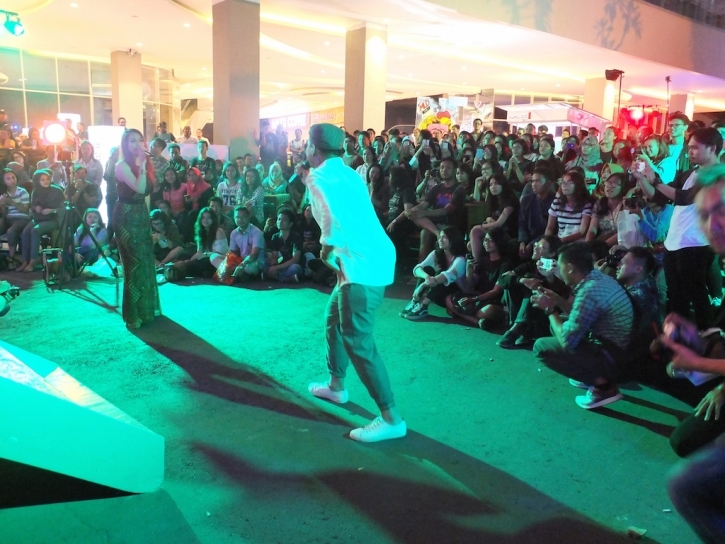 Sierra Soetedjo duet with Teza Sumendra