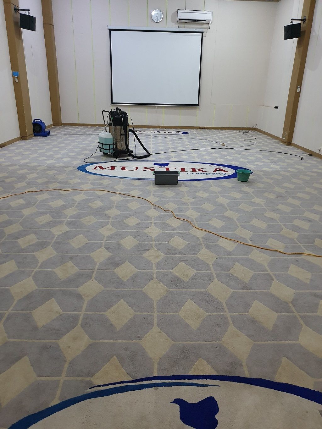 Cuci Karpet Semarang www.laundrywangi.com - Pekerjaan Ballroom PT.Mustika Jaya Lestari