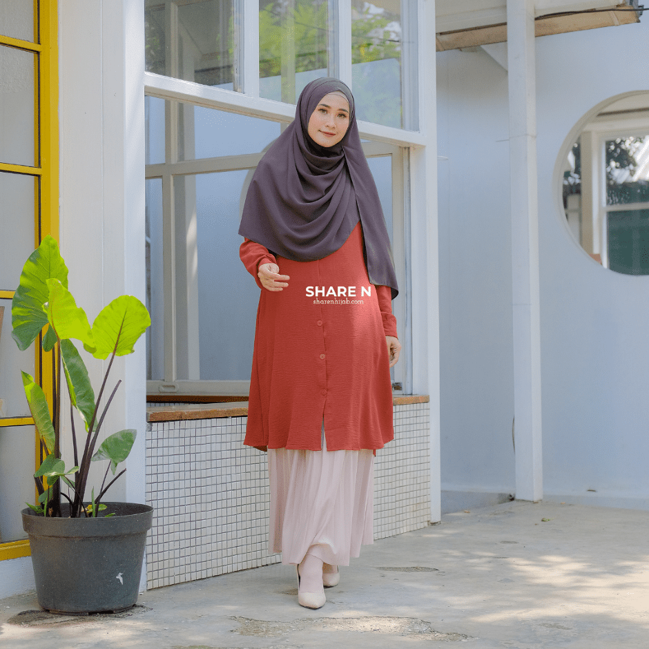 Kemeja Tunik wanita Bahan Airflow Crinkle-Tunik Dwina Terracotta Sharen Hijab