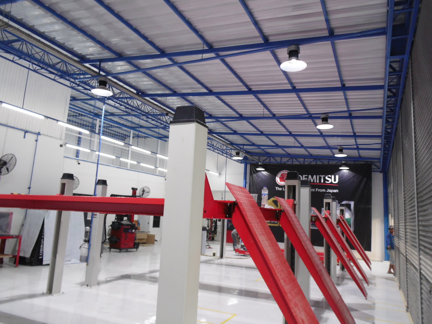 Renovasi Bengkel Mobil Mobeng- Serpong