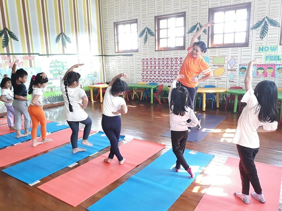 Yoga for Kids di Ar-Radhia Islamic Pre School Bantu Kecerdasan Emosional Anak