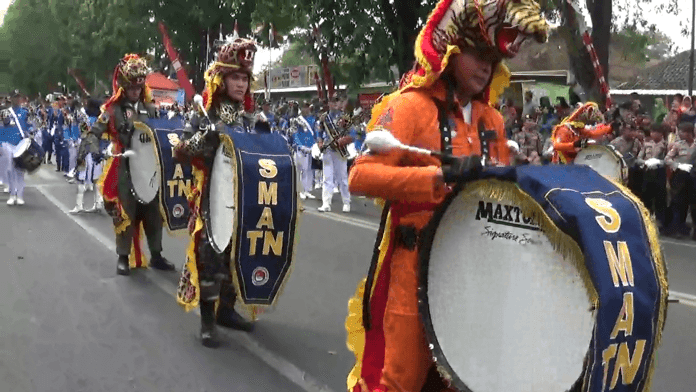 Hebat Marching Band SMA Taruna Nusantara Meriahkan Pawai Pembangunan Sukoharjo