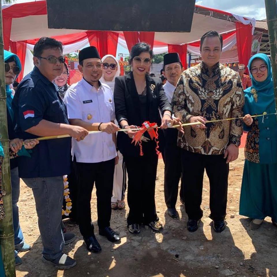 Maya Miranda Ambarsari Salurkan Donasi Bangun Masjid Khalifah di SMAN 5 Kota Bengkulu