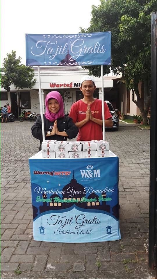 Indahnya Berbagi Ala Warteg Hitz Bekasi