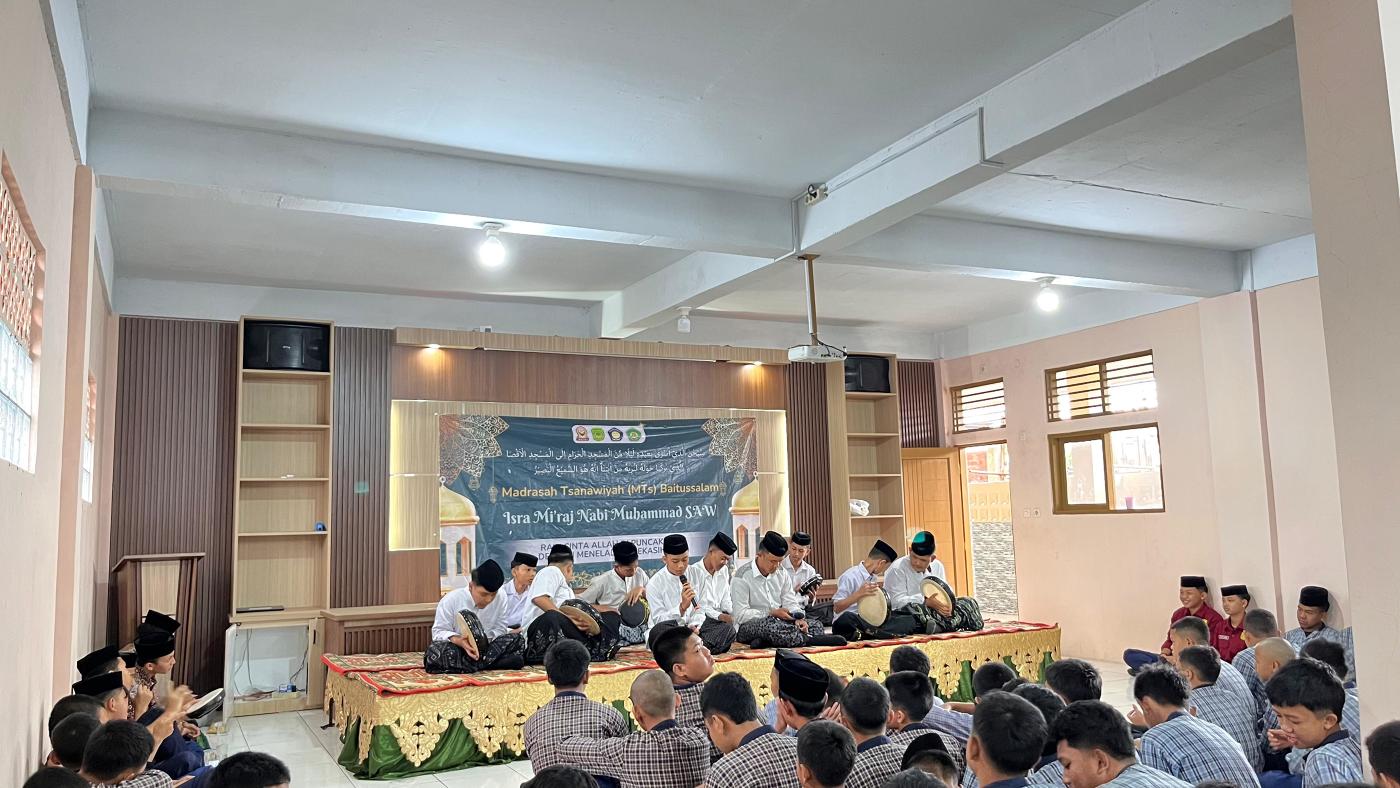 Murid MTs Baitussalam Selenggarakan Peringatan Isra Mi’raj Nabi Muhammad SAW