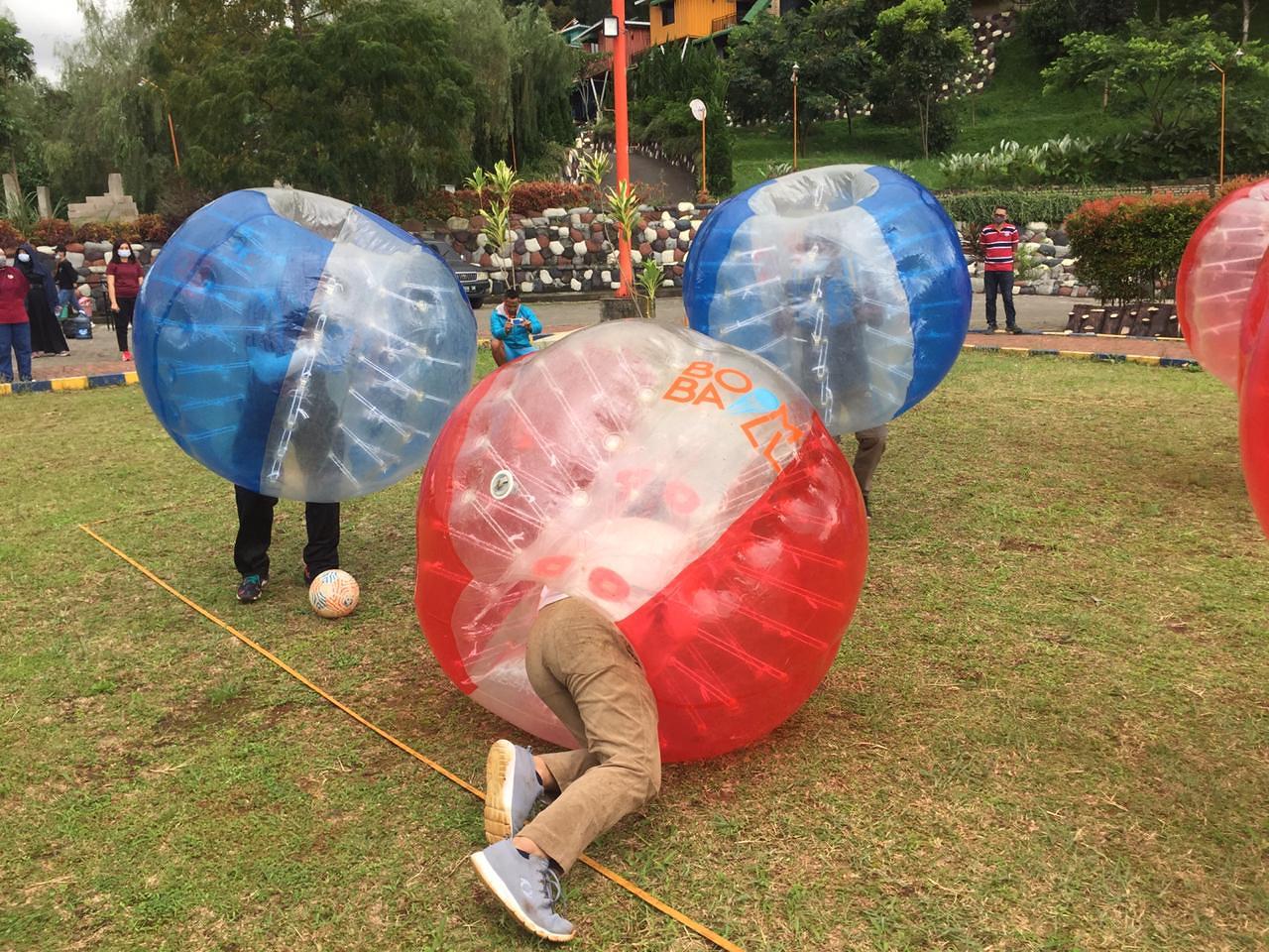 Permainan Seru dan Unik Boom Ball Soccer Dengan Menggunakan Giant Bubble Ball