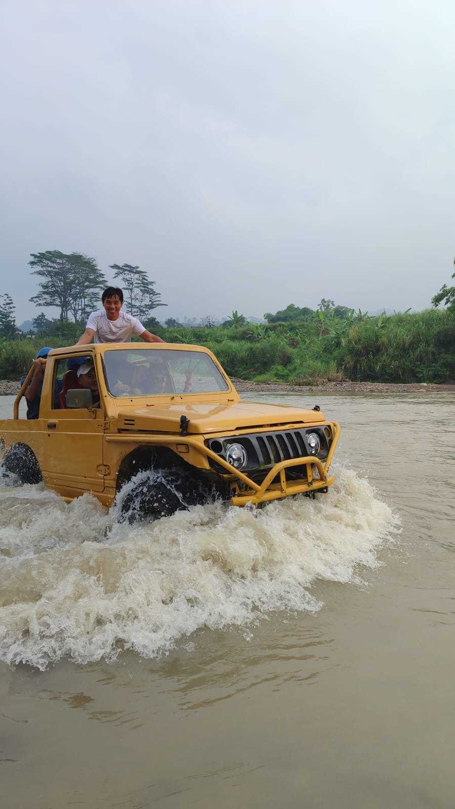 Wisata Fun Offroad Sentul Menggunakan JIP Kecil Bikin Peserta ketagihan