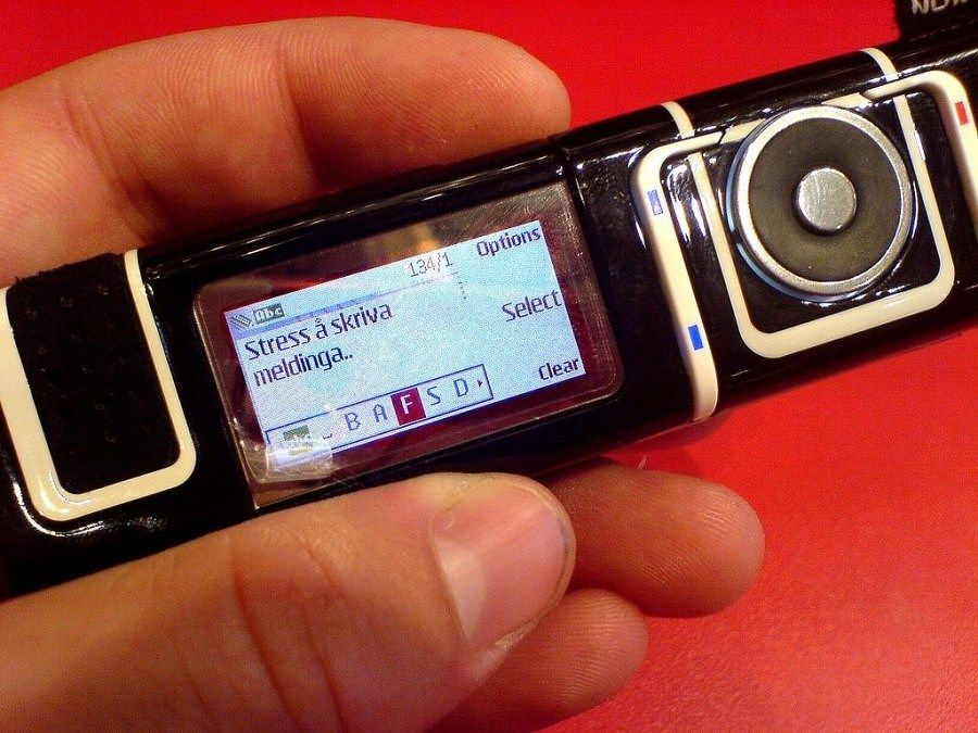 HP Paling Aneh Di Dunia