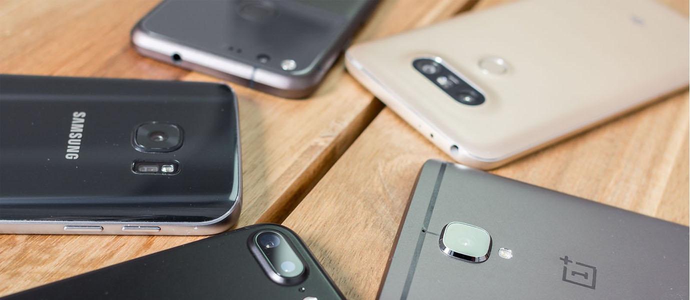Smartphone dengan Kamera Belakang 20MP