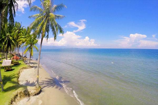 Keindahan Pantai di Sulawesi Barat