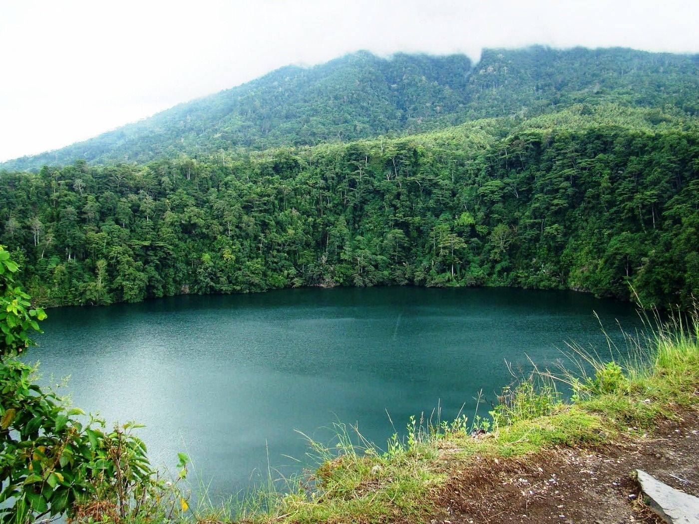 Danau Tolire Maluku Utara