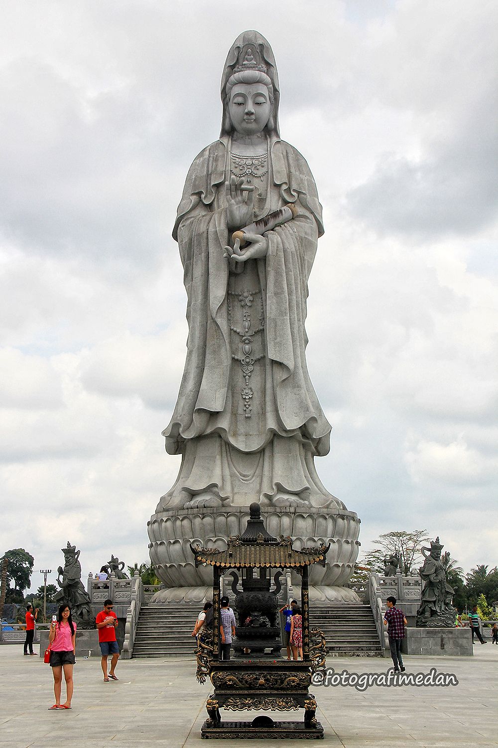 patung dewi kwan im pematang siantar