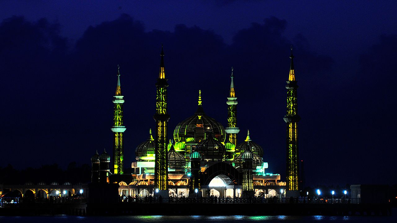 Masjid Kristal, rumah ibadah 'pintar' paling indah di Asia