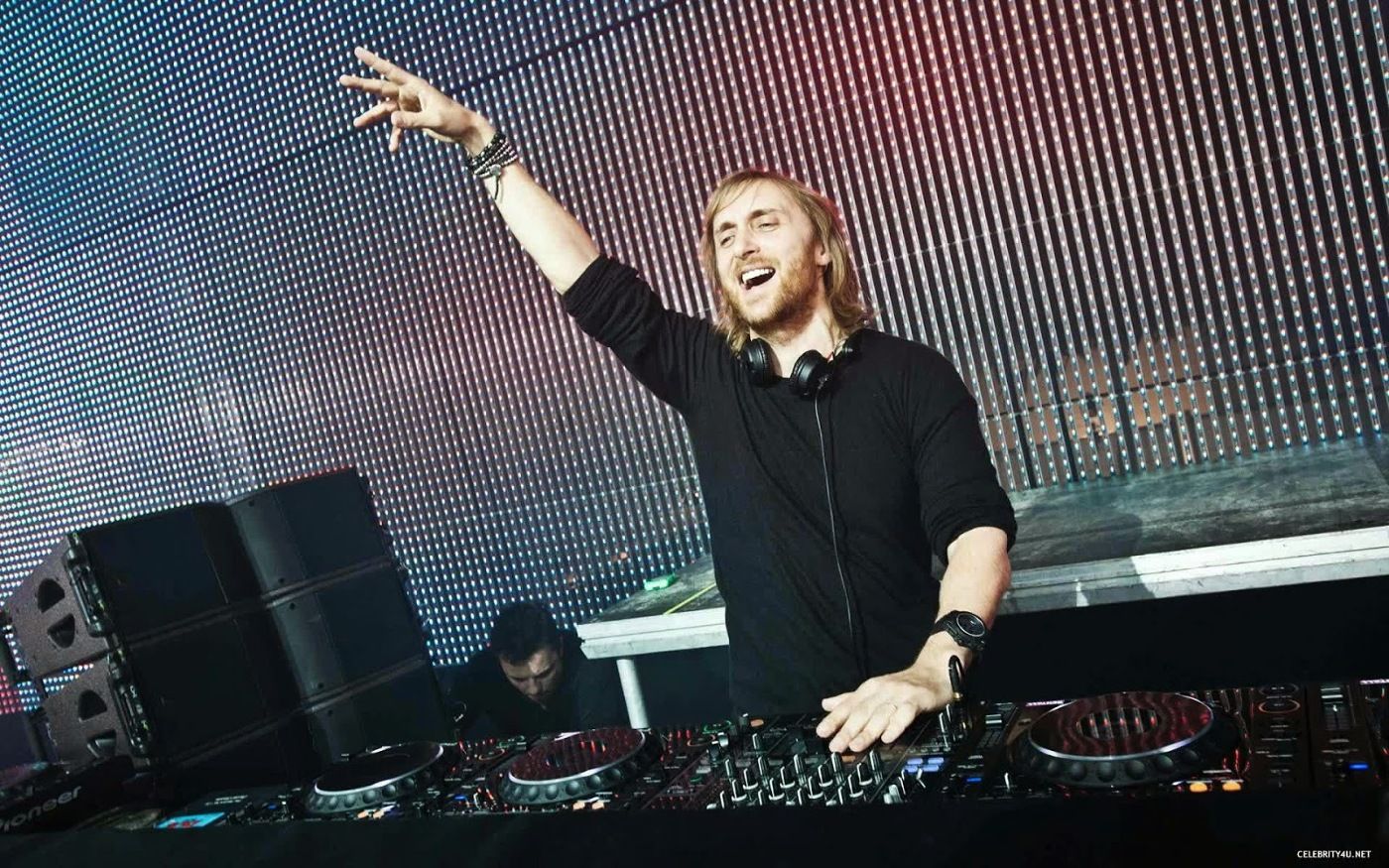 15 DJ Terbaik dan Paling Populer di Dunia Saat Ini