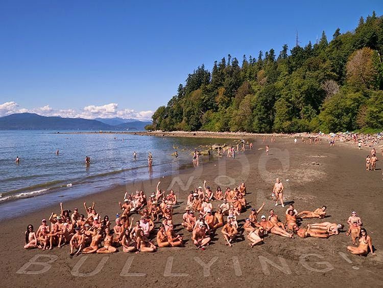 10 Pantai Bugil yang Paling Populer di Dunia