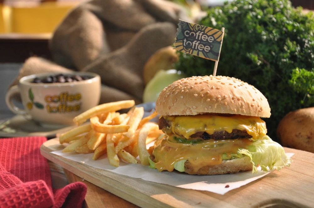 Nikmati Serunya Ngopi Sambil Makan Burger Di Coffee Toffee Surabaya