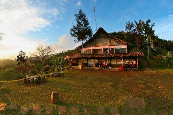 Kafe Bertema Alam Di Bandung Yang Wajib Dikunjungi