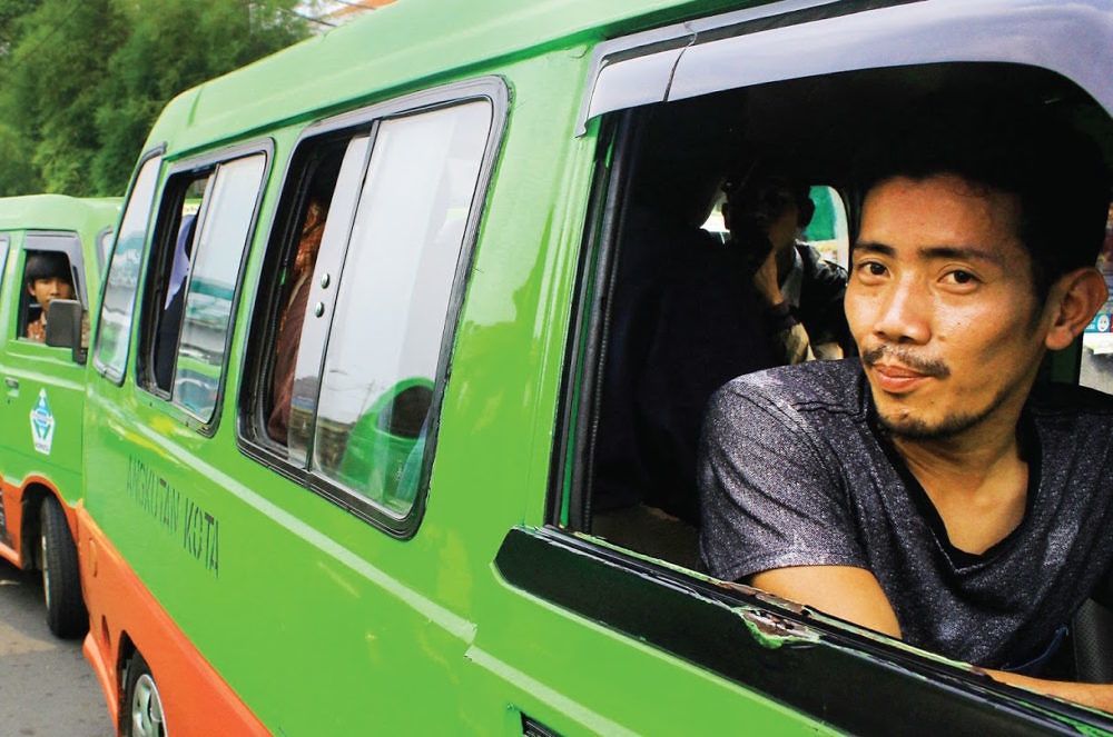 7 Pelajaran Hidup Dari Supir Angkot Yang Layak Untuk Diteladani