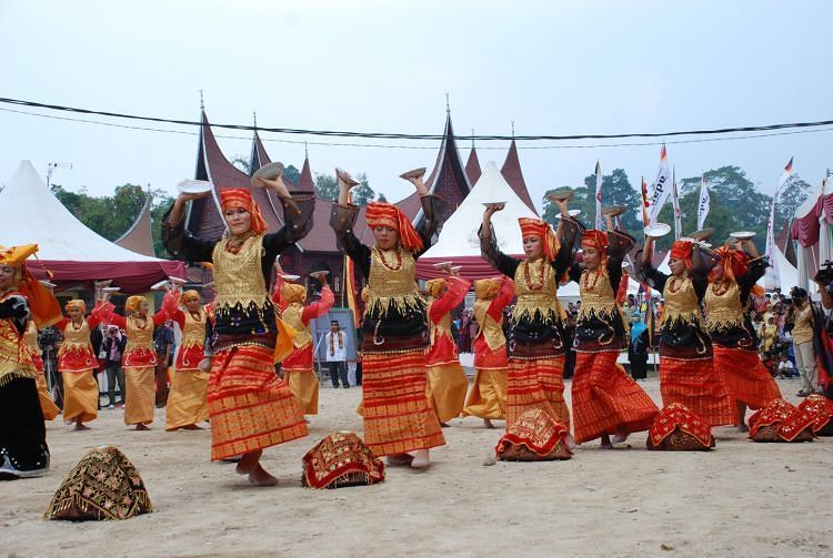 9 Tradisi Unik Orang Minang Ini Masih Tetap Eksis