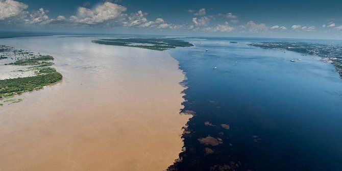 Fenomena Unik Pertemuan Dua Sungai
