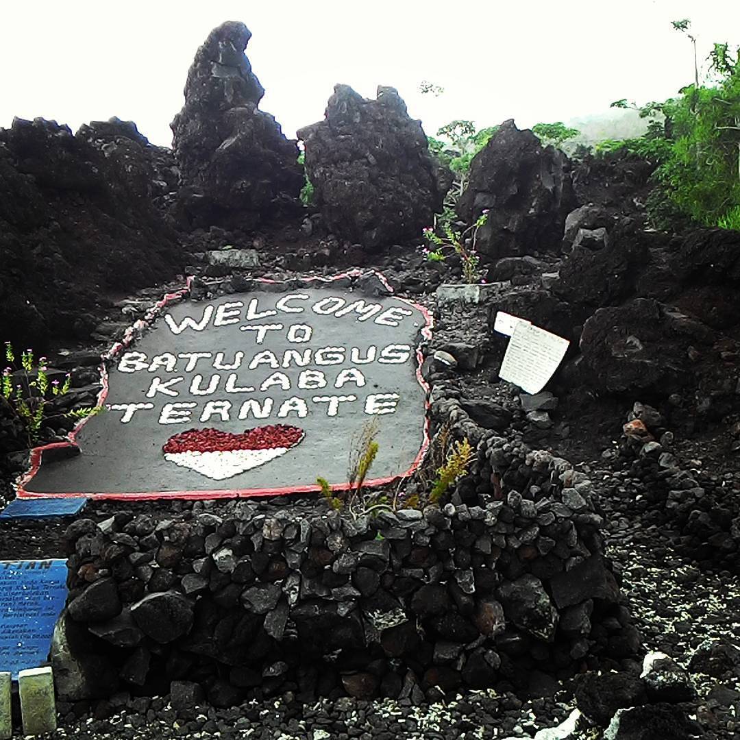 Batu Angus di Pulau Ternate