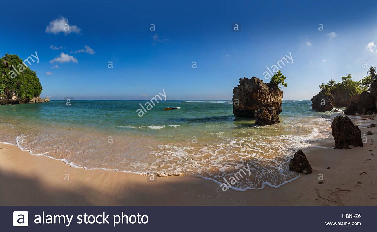 Keindahan Pantai Padang-padang di Pecatu - Bali