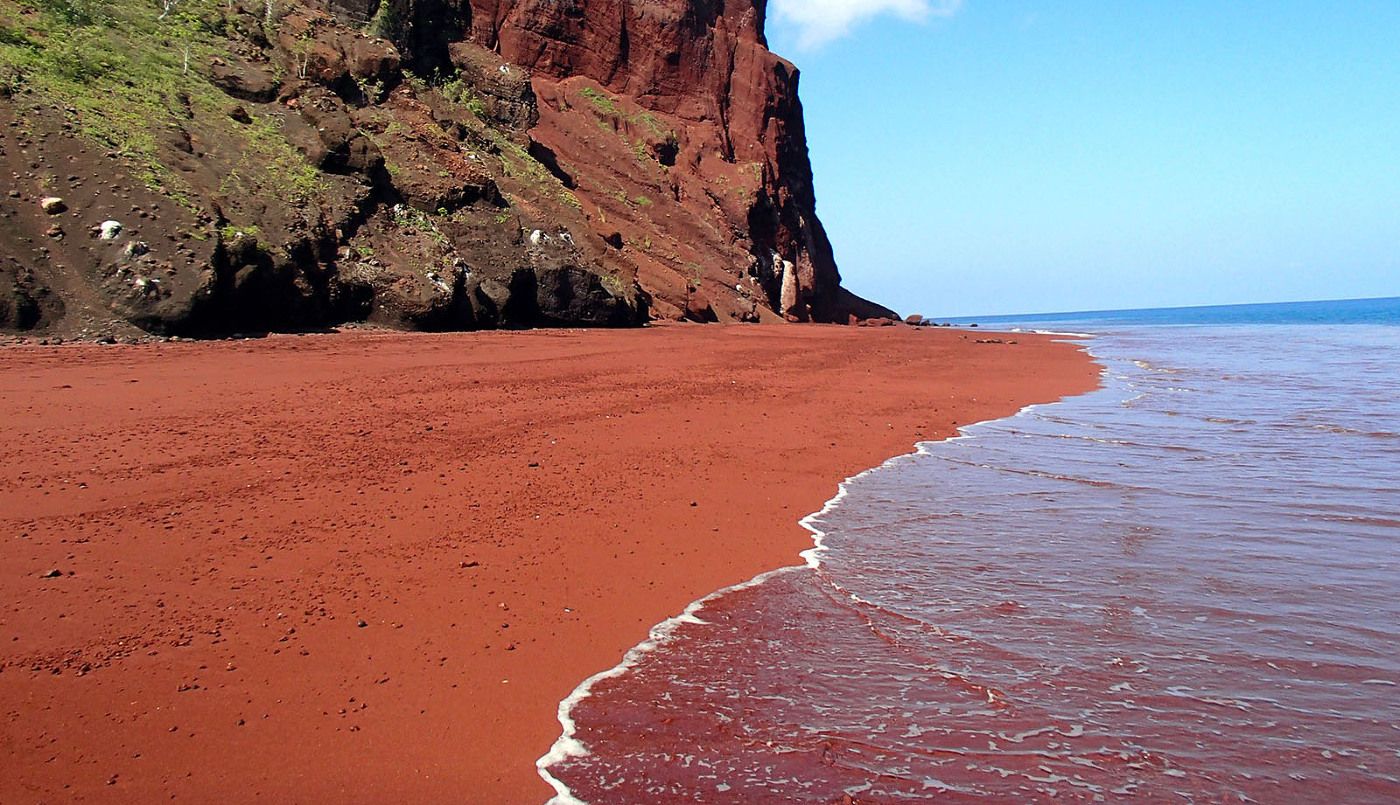 Pantai-Pantai Paling Unik di Dunia