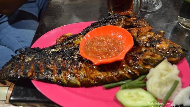 Sedapnya Wisata Kuliner Ikan Kakatua di Pasar Malam Kupang