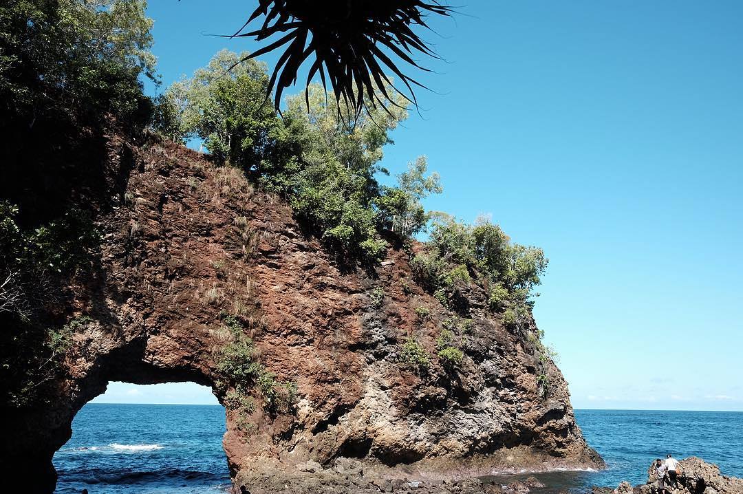 Pantai Pintu Kota di Ambon