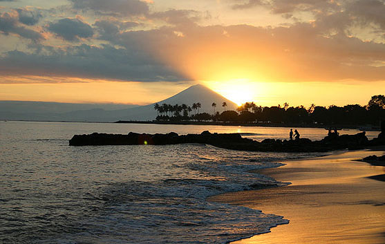 PANTAI SENGGIGI LOMBOK