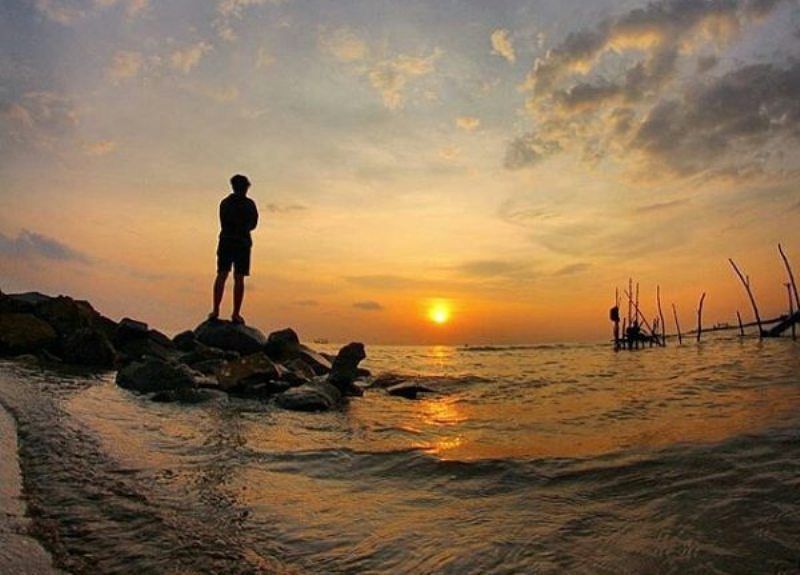 Wisata Pantai Tebing Patrol di Indramayu