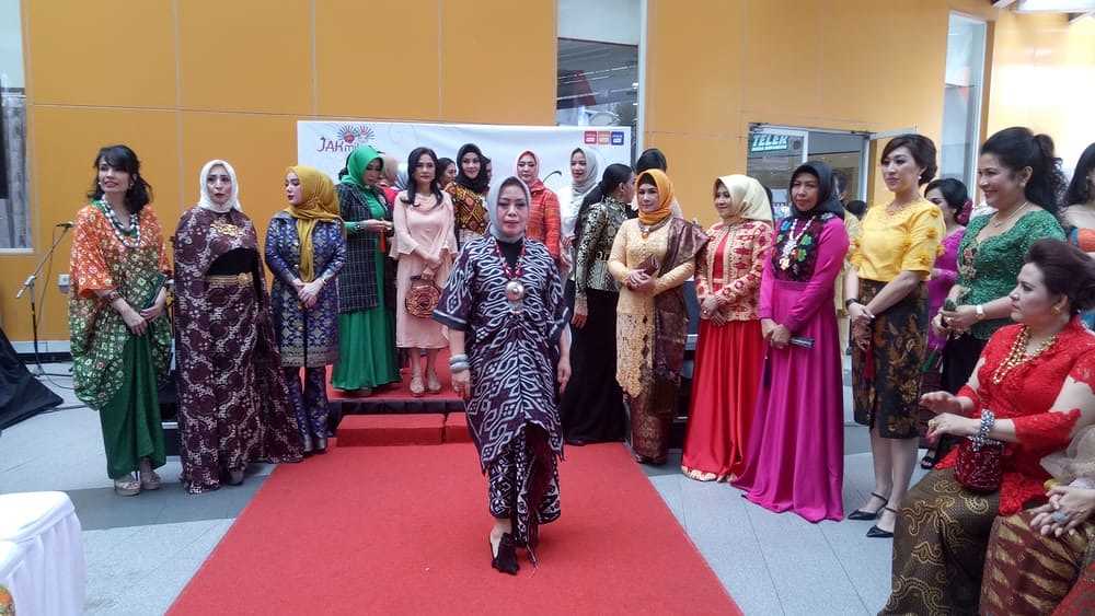 DPP PPLIPI dan DPW PPLIPI DKI Jakarta Ramaikan Pergaan Busana Mayestik Red Carpet
