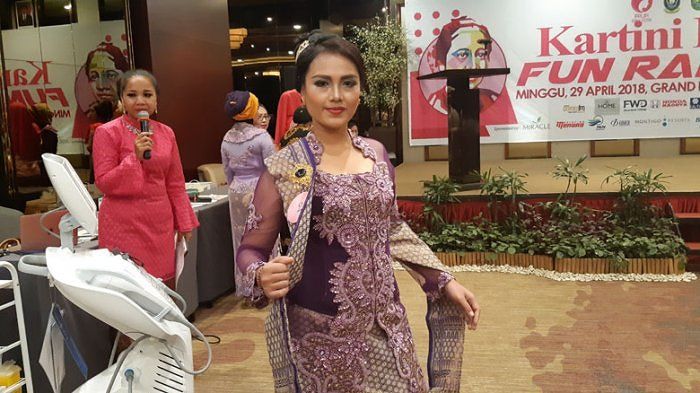 Peringati Hari Kartini DPW PPLIPI Kepri Fashion Show Kebaya Batik Bintan