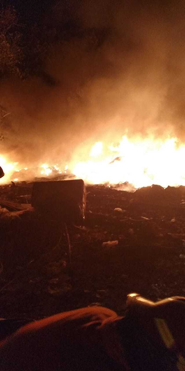 Kebakaran lapak Rongsok di mekarsari , Warga Panik