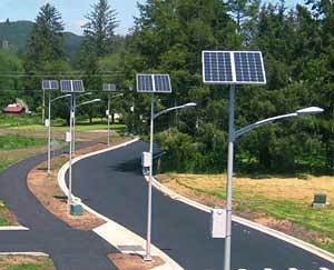 Instalasi Lampu Jalan Solar Cell, Antara Penghematan dan Mahalnya Biaya Pemasangan