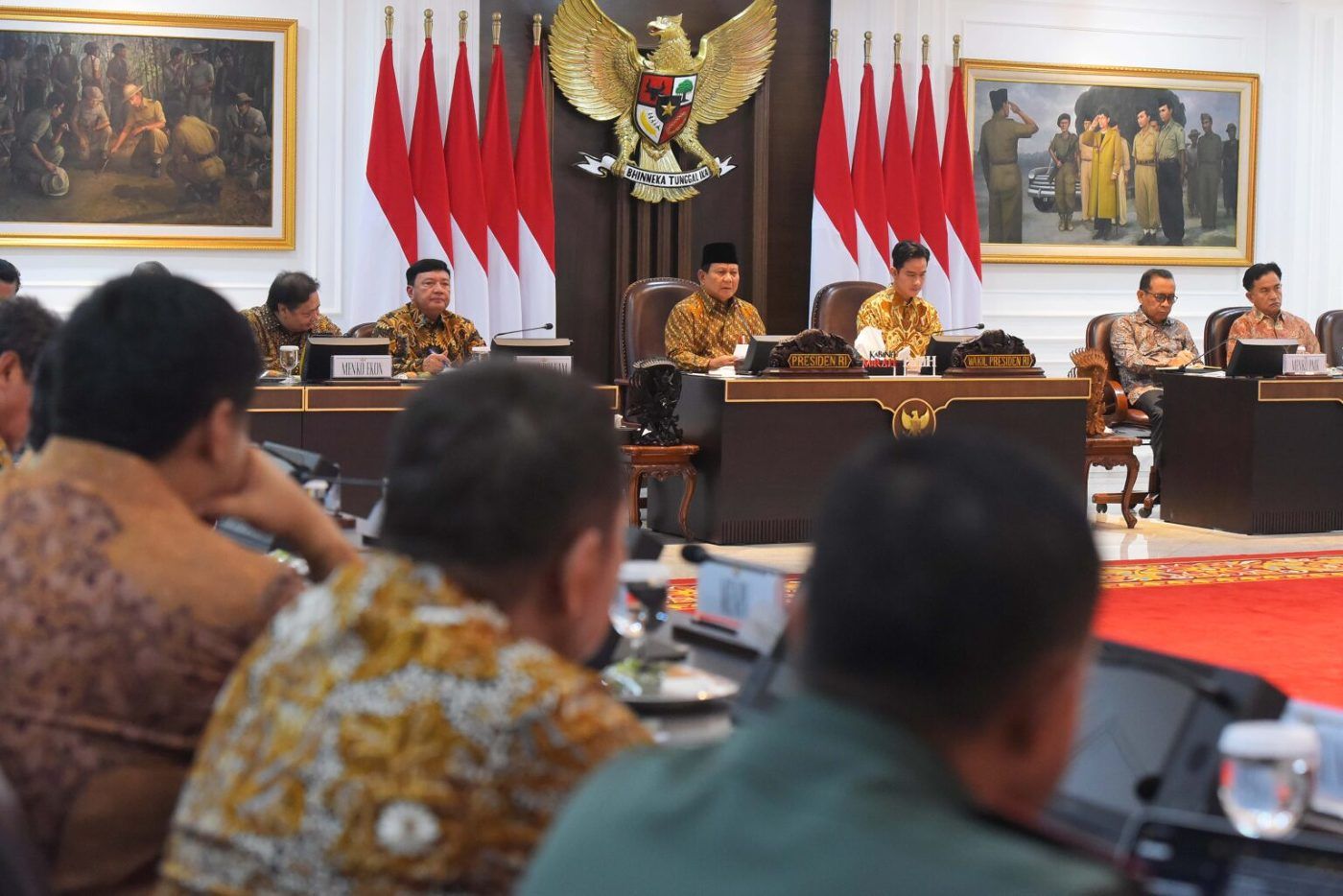 Sidang Kabinet Paripurna Pertama, Presiden Prabowo Subianto Tekankan Pentingnya Persatuan.