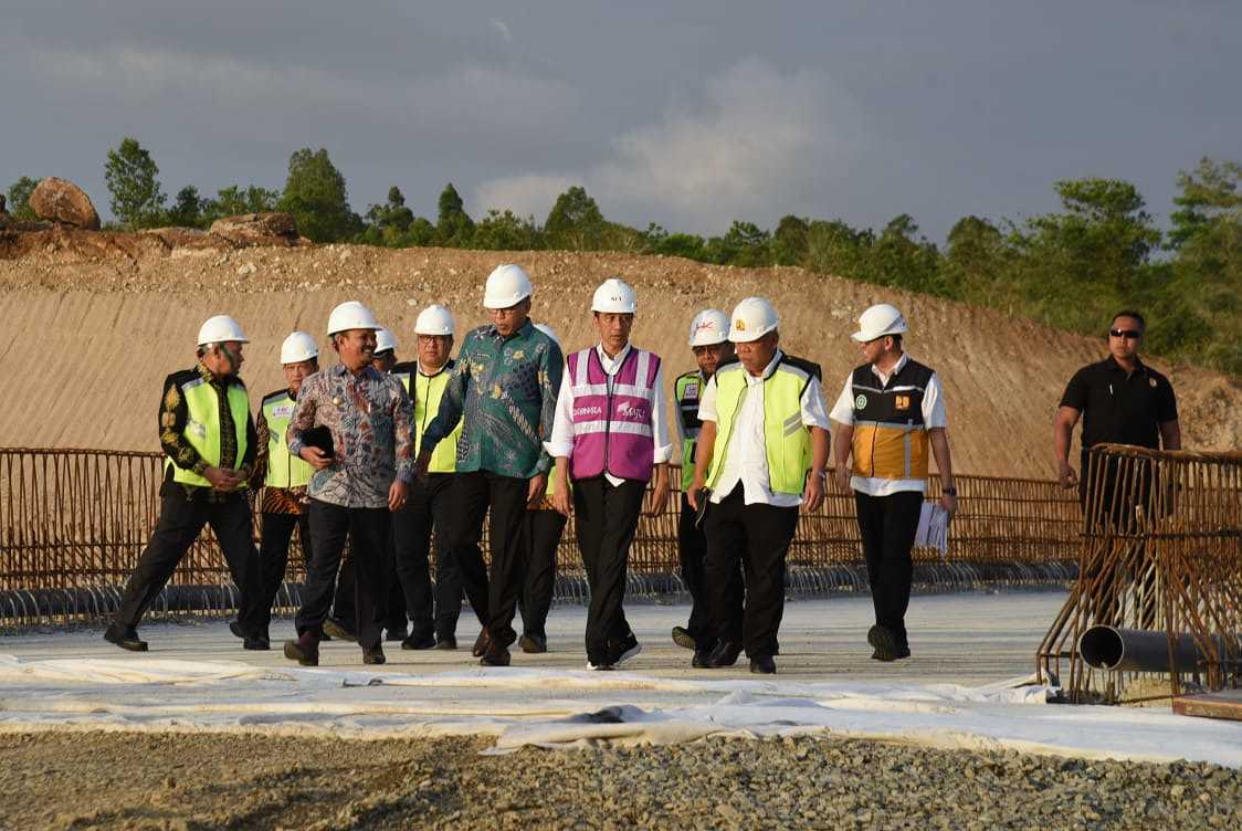 Tinjau Proyek Jalan Tol Sigli-Banda Aceh Seksi 4, Presiden: Insyaallah Libur Lebaran Bisa Dipakai 