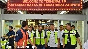 Menhub Sebut Tarif Pesawat Jakarta-Surabaya Rp4 Juta ‘Hoax’