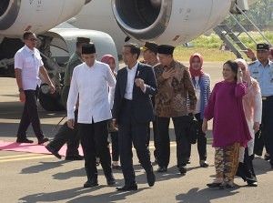 Tiba di Sumbawa, Presiden Jokowi Langsung Rapat Soal Penanganan Gempa di NTB