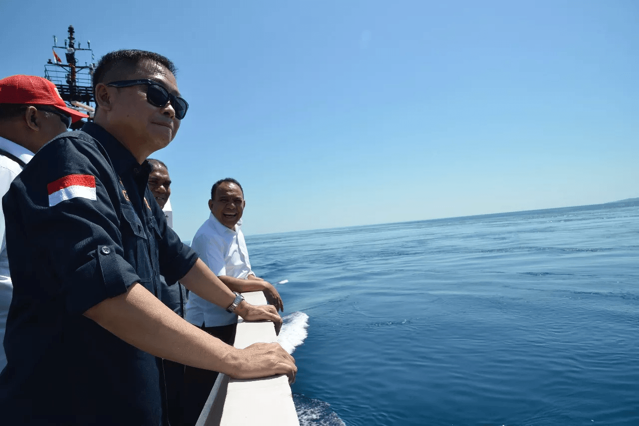 Menteri ESDM Tinjau Lokasi Pembangunan Pembangkit Arus Laut di Selat Larantuka