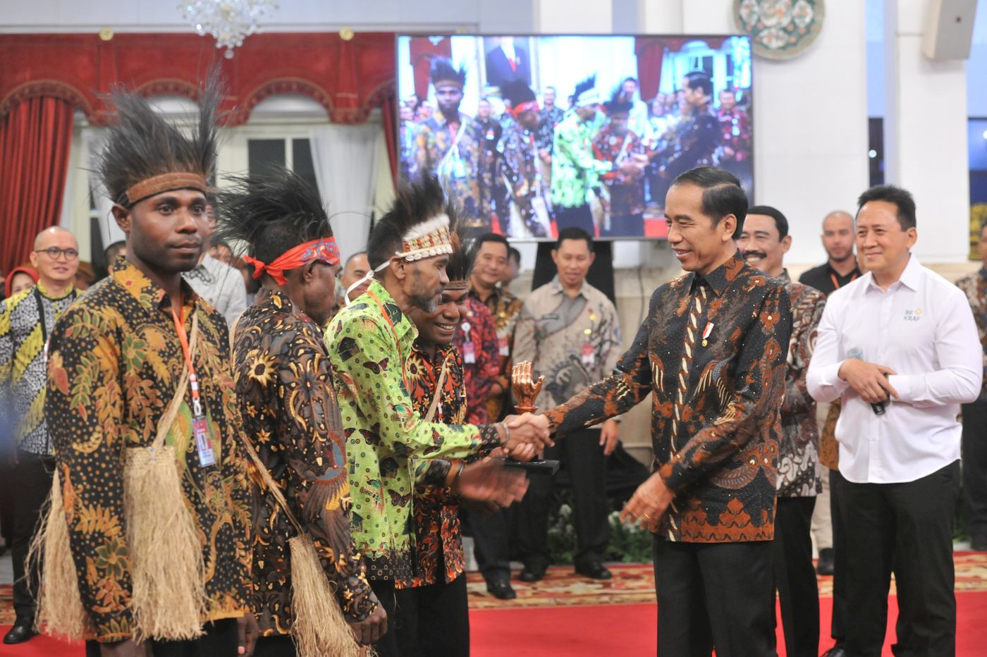 Presiden Jokowi Ajak Makan Siang Pemenang Festival Gapura Cinta Negeri 2019 Asal Papua